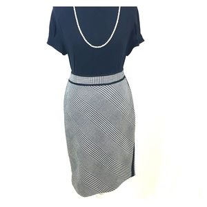  WHITE HOUSE/BLACK MARKET SKIRT SIZE 4 